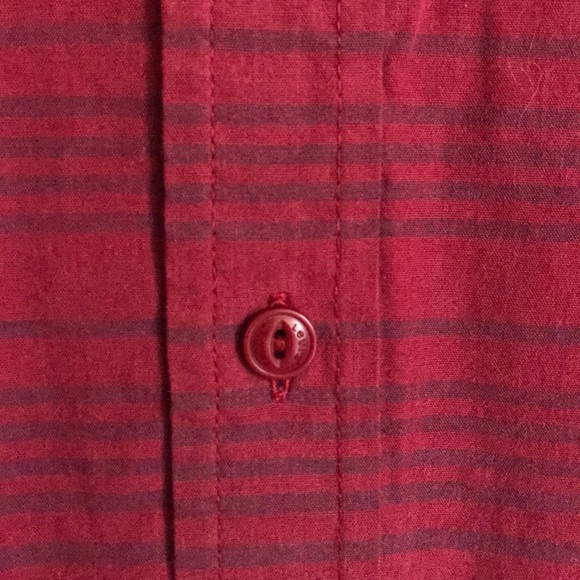 Levi's Small Red Short-Sleeve Button Down Shirt - Picture 4 of 8